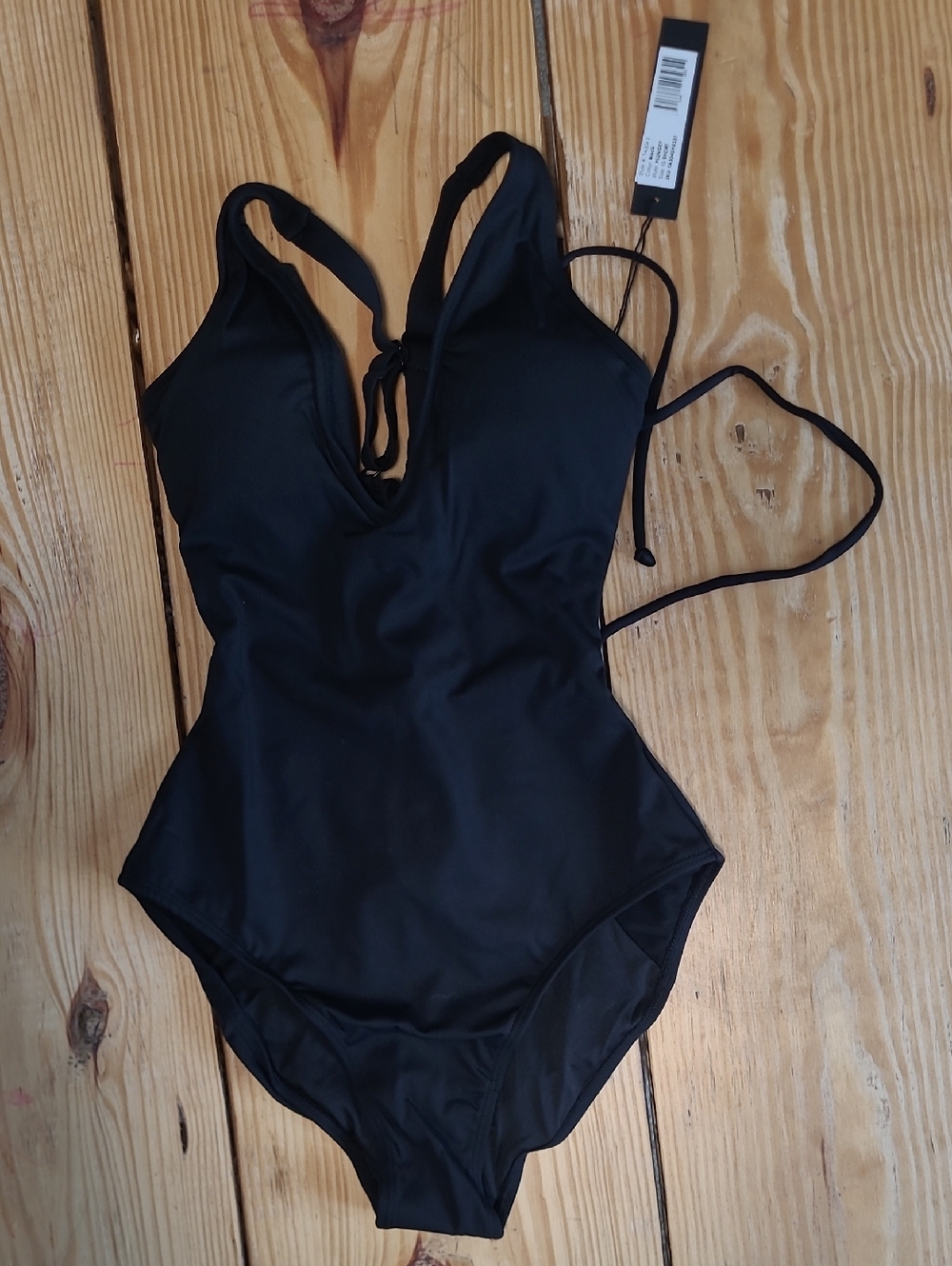 91. NWT  $175 STYLE PLUNGEY  XS  SHORT